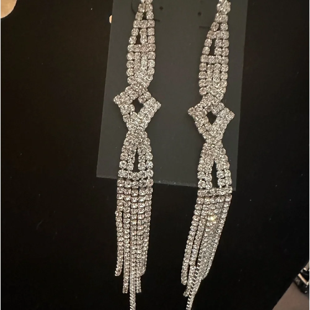 NWT Cache Rhinestone Silver Dangle Earrings - Picture 1 of 6